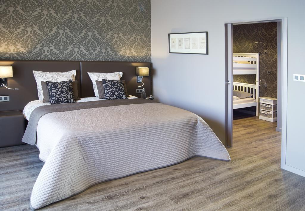 Charmehotel Kruishof Ostend Room photo