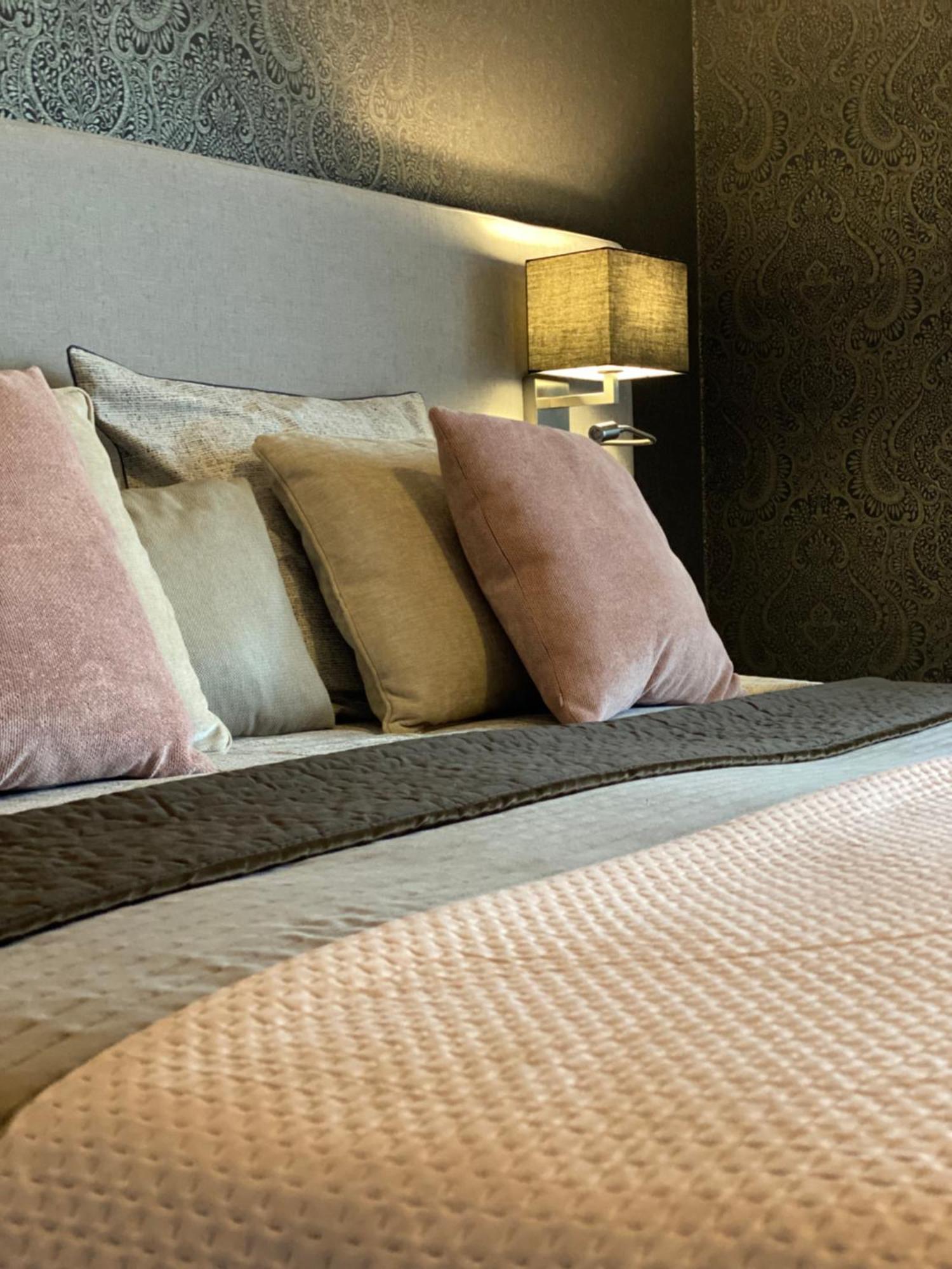 Charmehotel Kruishof Ostend Room photo